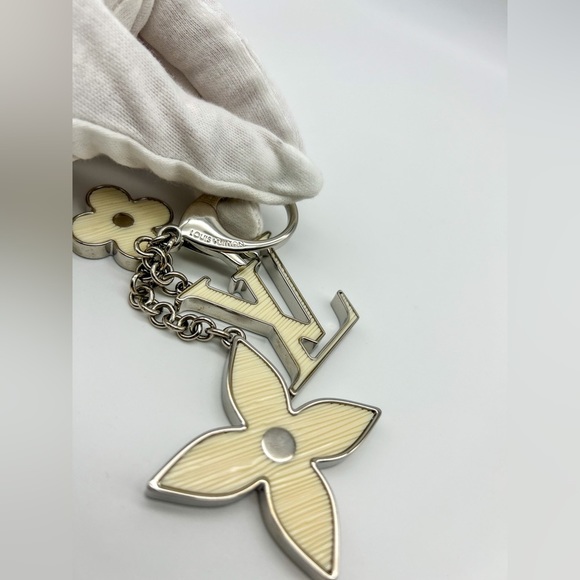 LV fleur de Lis white epi bag charm with box and dustbag good condition dp0162 - Picture 7 of 8